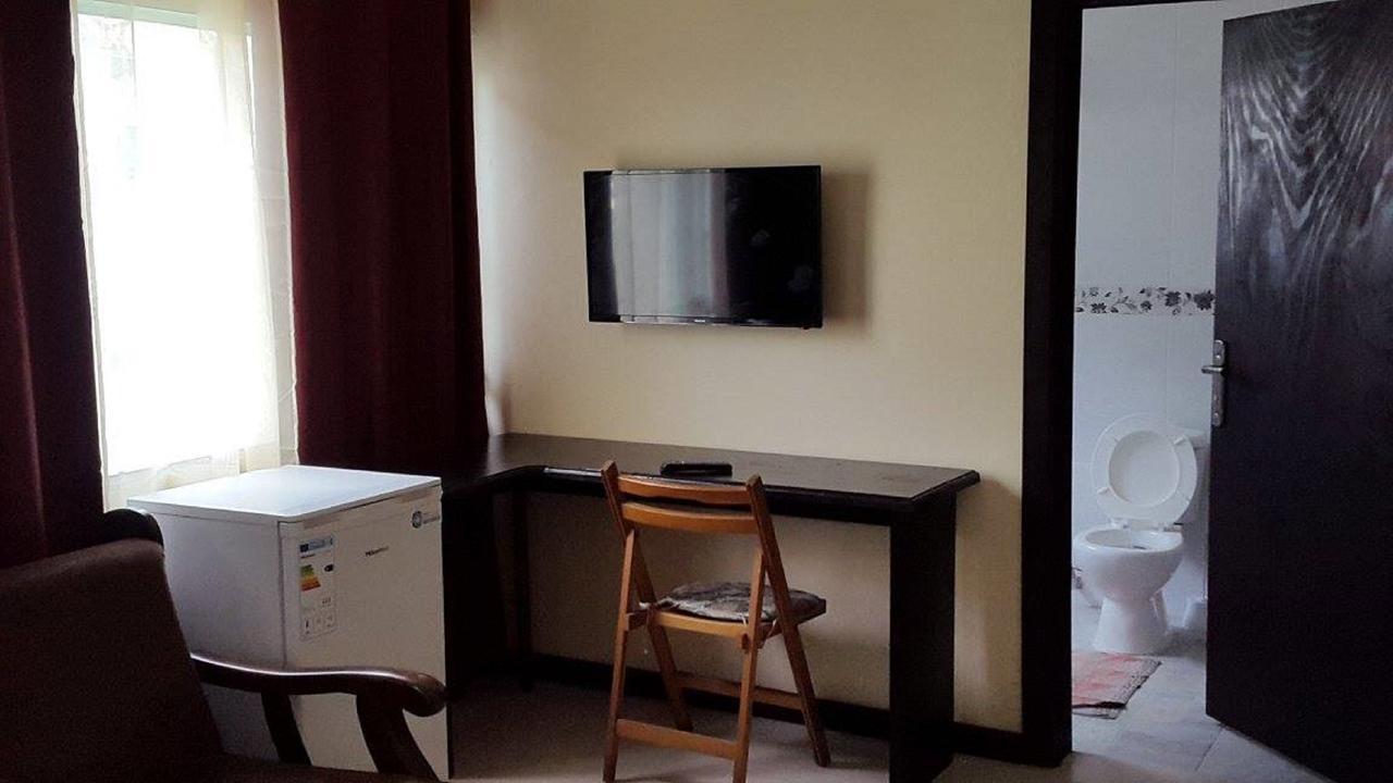 Maryland Guesthouse Monrovia Dış mekan fotoğraf