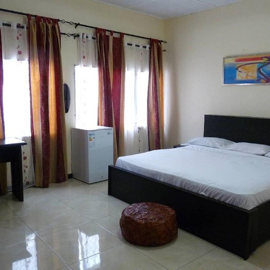 Maryland Guesthouse Monrovia Dış mekan fotoğraf